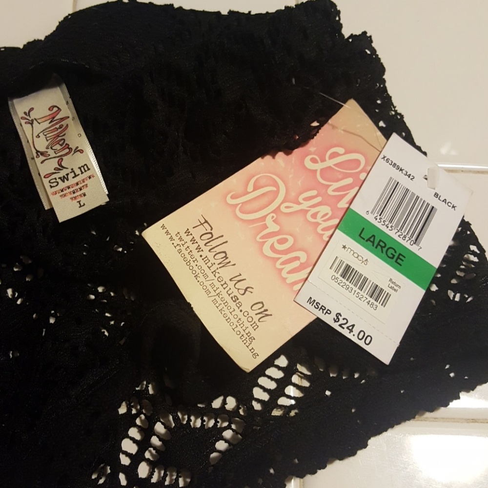 Shorts - Picture 2 of 3